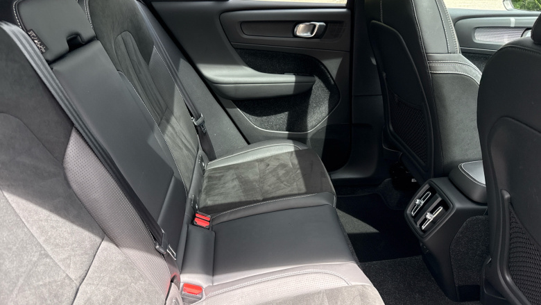 Volvo Xc40 2.0 B4P R DESIGN Pro 5dr Auto Petrol Estate